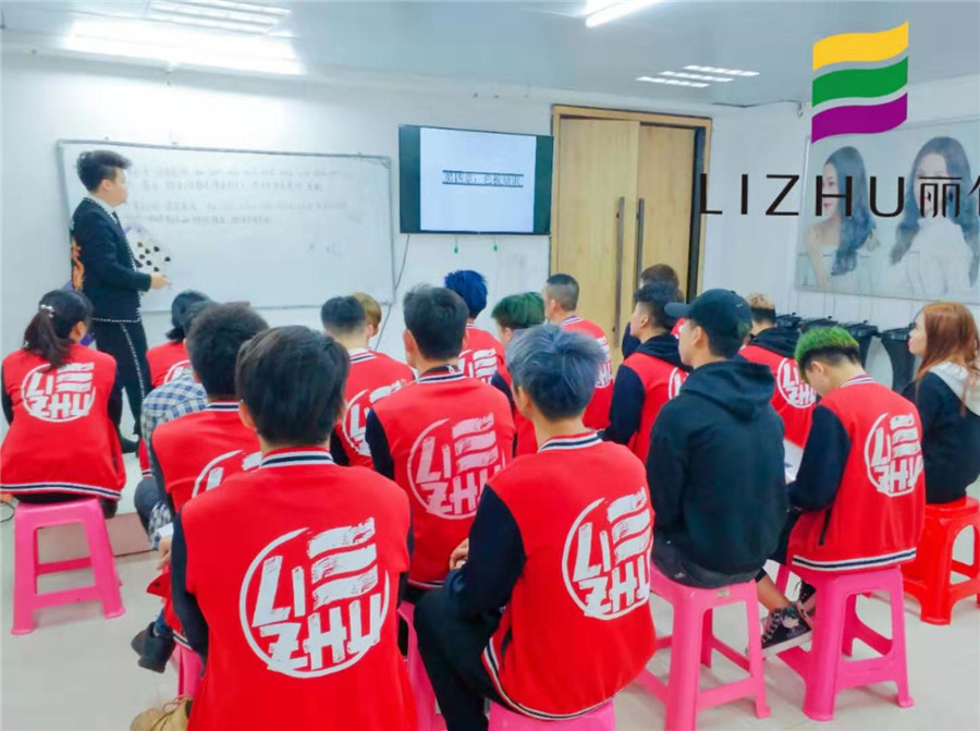 南寧麗竹美發(fā)課堂：當(dāng)你們享受的時(shí)候，別人在奔跑