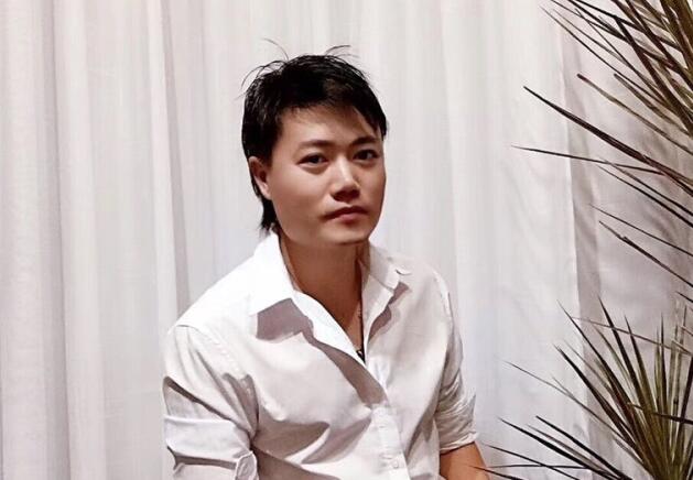 是真的很愛美發(fā)這行，才會(huì)投入大把時(shí)間和金錢