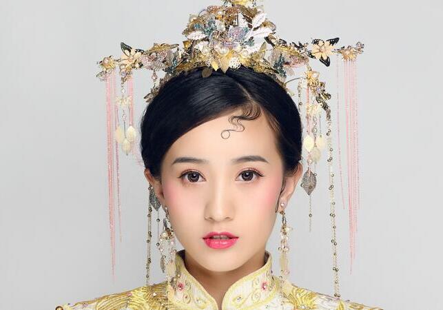 麗竹彩妝作品 | 略施粉黛， 一抹朱唇紅艷