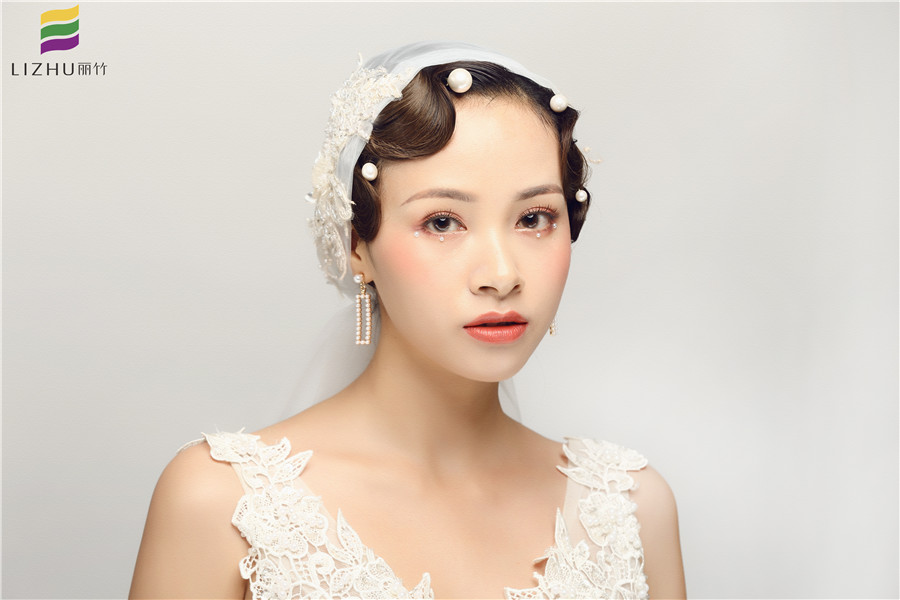 手推波紋復(fù)古新娘造型教程，南寧化妝學(xué)員是這么打造的