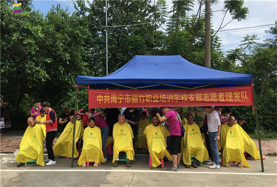20200805金陵鎮(zhèn)宣傳理發(fā)活動.jpg