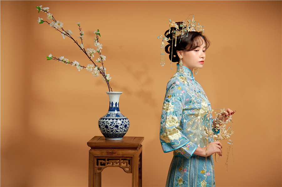 中國藍(lán)秀禾新娘造型