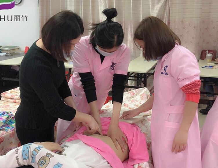 南寧美容培訓(xùn)哪家?guī)熧Y強(qiáng)？快來(lái)看看學(xué)員上課花絮吧
