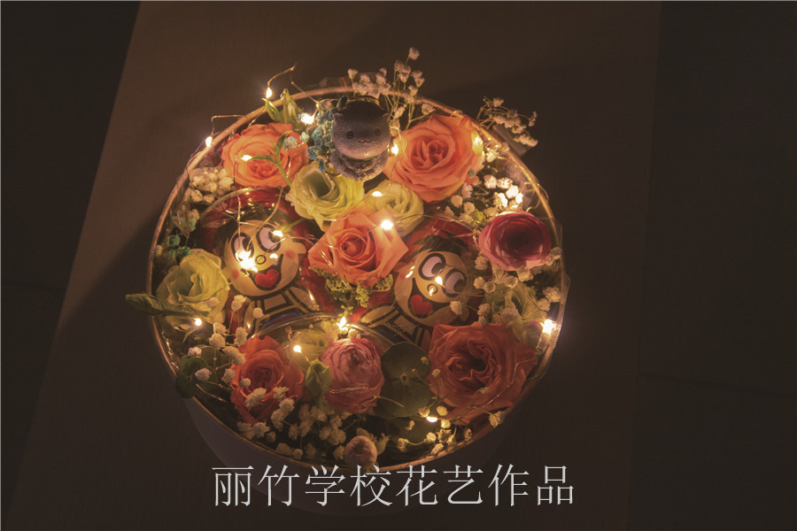 東西插花教程對(duì)比，南寧花藝學(xué)習(xí)為你剖析
