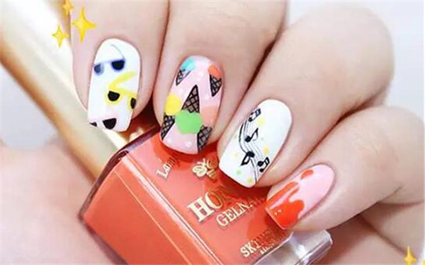 學(xué)習(xí)冰淇淋美甲教程，和廣西人氣高的美甲學(xué)校過夏天