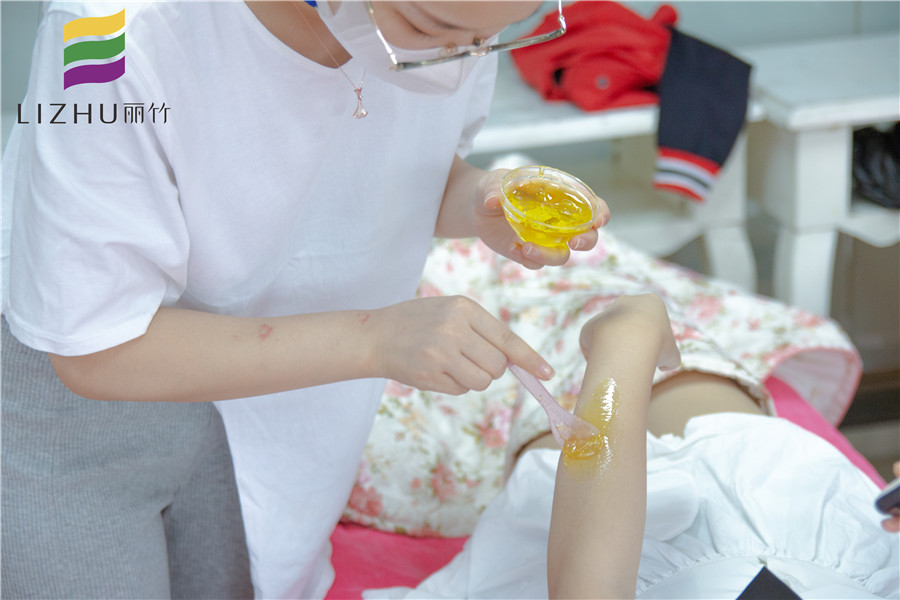 學脫毛？來南寧正規(guī)美容學校學吧