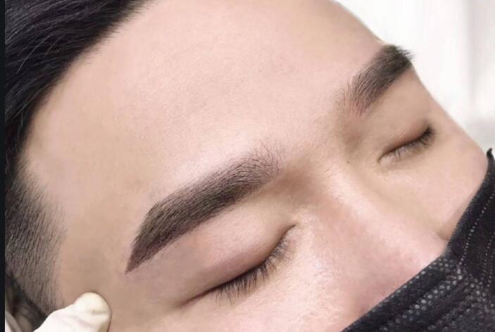男士紋眉如何設計？快和廣西紋繡班學習