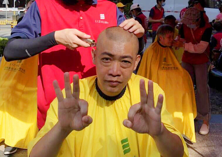義剪活動(dòng)受點(diǎn)贊，看看廣西美發(fā)學(xué)校哪家實(shí)踐機(jī)會(huì)多