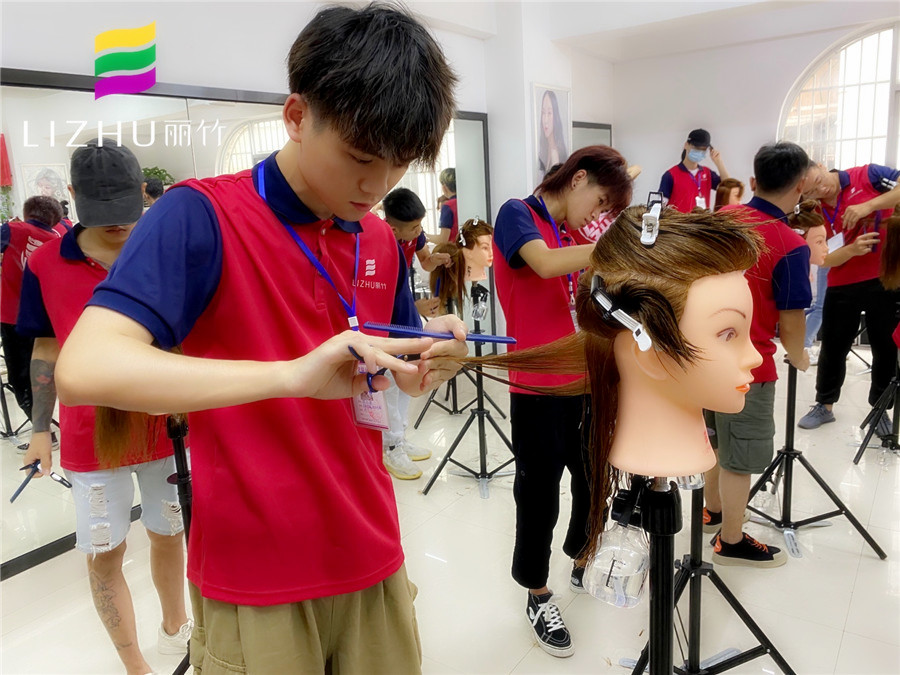 為什么要修剪發(fā)尾？南寧美發(fā)培訓(xùn)學(xué)校告訴你