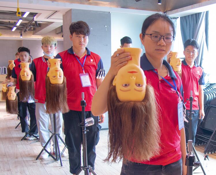 假頭如何梳理頭發(fā)？來(lái)廣西美發(fā)學(xué)習(xí)中心學(xué)習(xí)