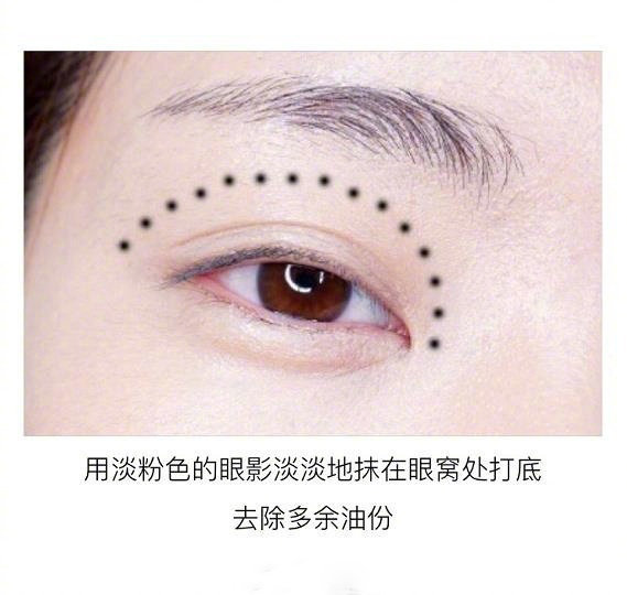 極簡(jiǎn)約會(huì)妝容教程，和南寧彩妝學(xué)校學(xué)起來(lái)