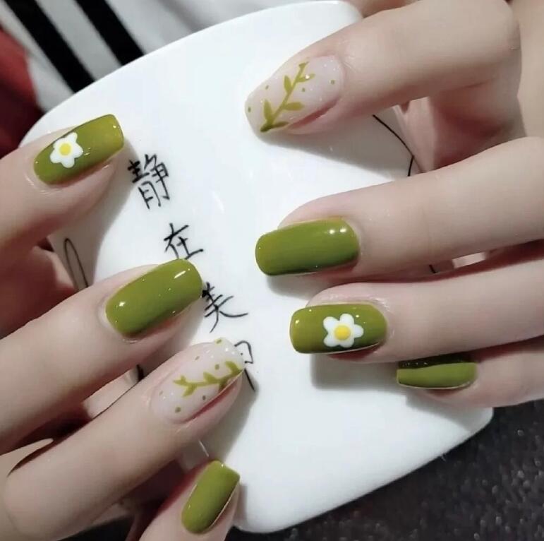 牛油果綠色美甲，和廣西美甲學(xué)習(xí)中心get起來