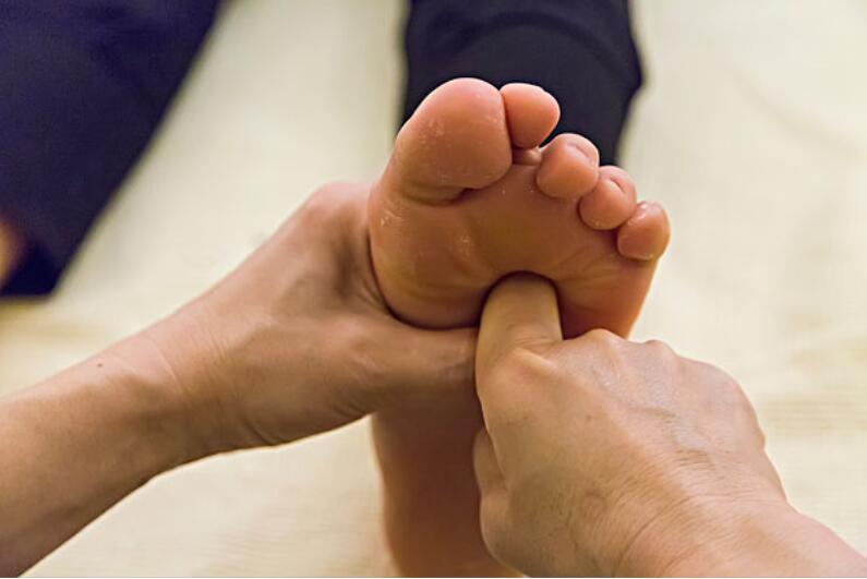 廣西專(zhuān)業(yè)美容學(xué)校：足療的好處