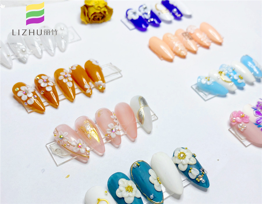 精美雕花美甲作品，告訴你南寧哪里可以學(xué)雕花美甲