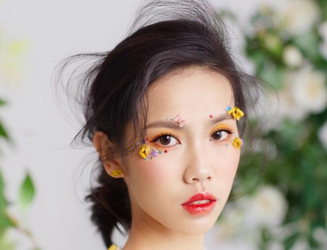方型臉如何畫(huà)新娘妝？廣西南寧化妝學(xué)校教你