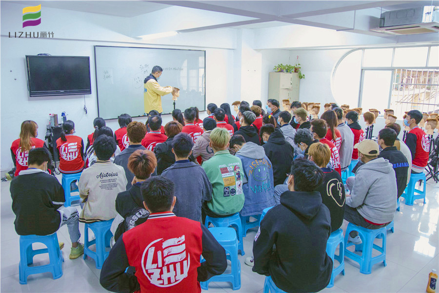 修剪平頭的技巧，廣西教理發(fā)學(xué)校課程內(nèi)容