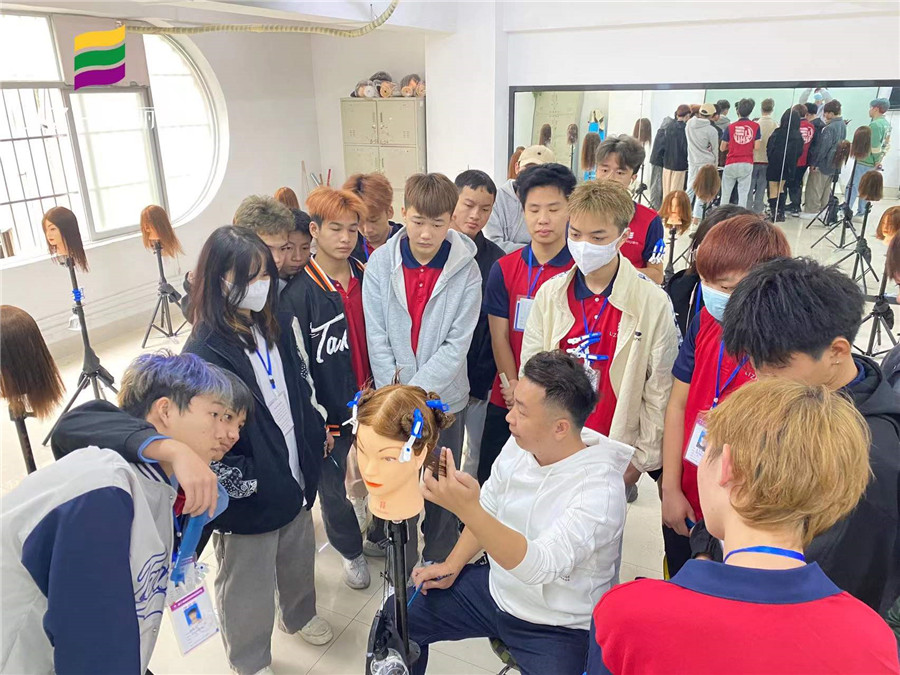 女式短發(fā)漸增層次剪發(fā)，南寧美發(fā)修剪課程