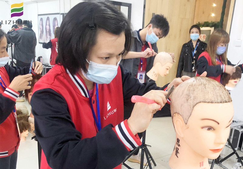 美發(fā)剃刀如何操作？廣西南寧美發(fā)培訓學校教你