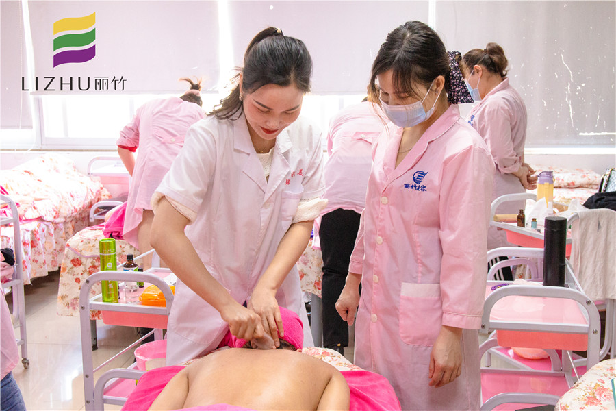 背部按摩知多少？廣西排名前十美容學(xué)校告訴你