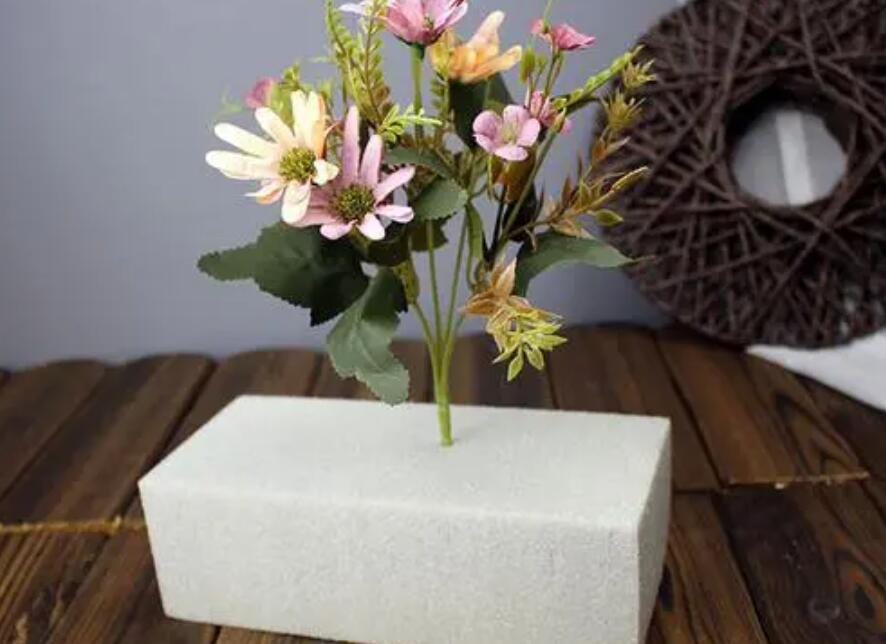 插花需要哪些材料？南寧婚慶花藝培訓(xùn)學(xué)校幫你盤點(diǎn)