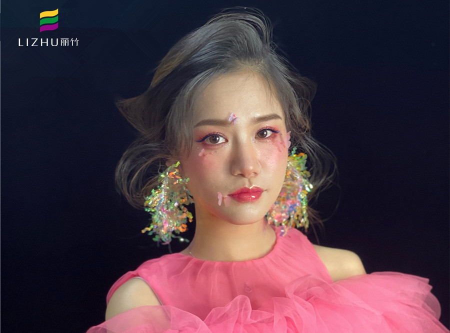 新娘桃花妝造型，告訴你學(xué)新娘妝到哪里學(xué)