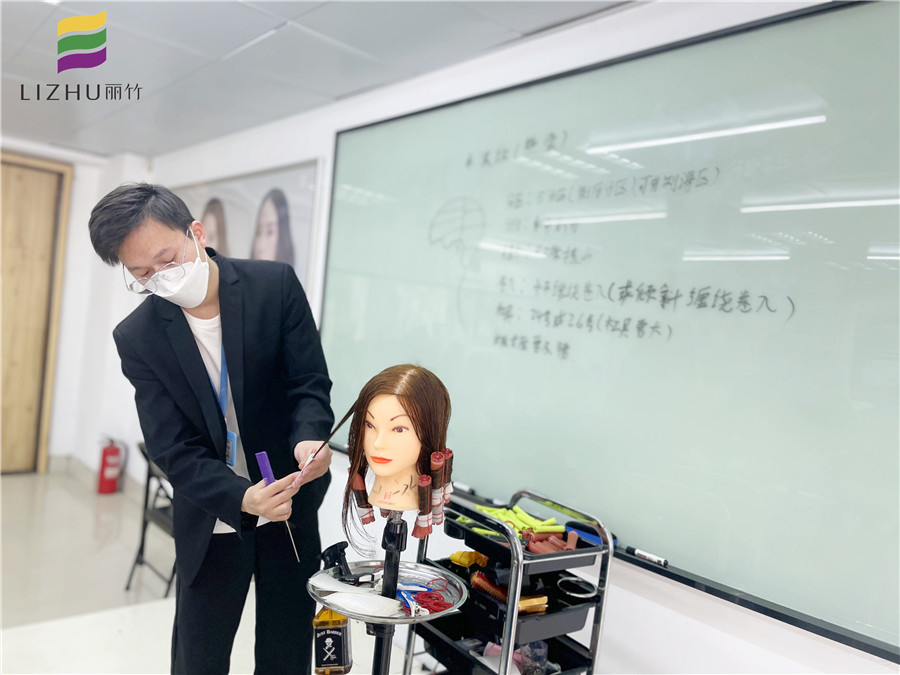 水波紋燙發(fā)實操，南寧美發(fā)職業(yè)培訓(xùn)