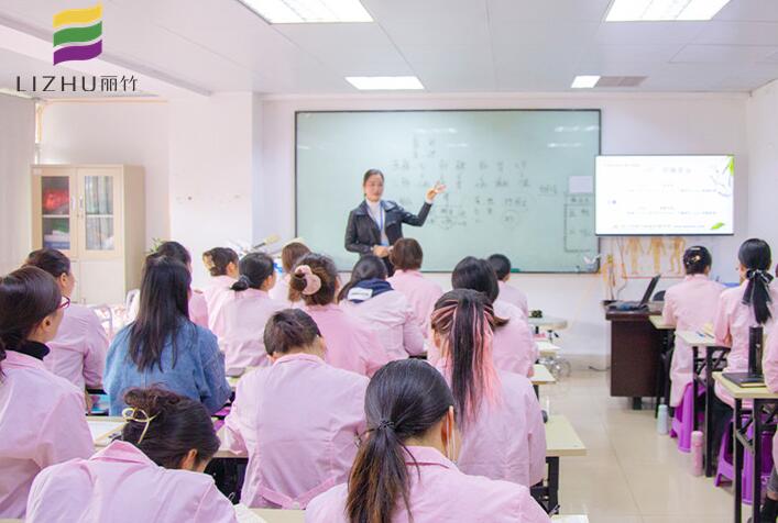 美容學(xué)理論知識重要嗎？廣西專業(yè)美容培訓(xùn)告訴你