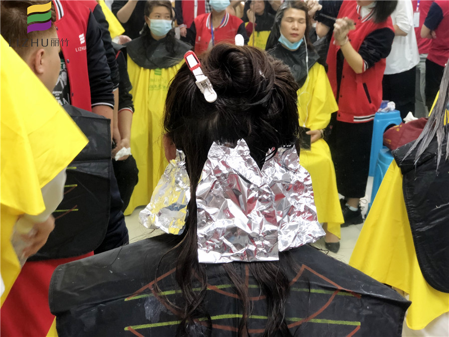 錫紙燙發(fā)能保持多久？南寧燙染一對一教學(xué)給你專業(yè)技術(shù)