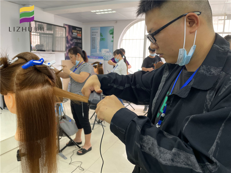 拉直發(fā)的教程知識點概括，廣西學(xué)燙染一對一教學(xué)