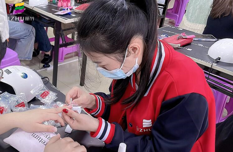 半貼甲片怎么貼？學(xué)美甲理論知識分享