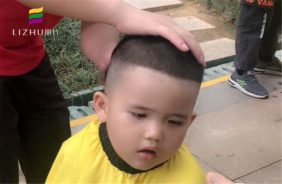 廣西美發(fā)學(xué)校小區(qū)剪發(fā) | 廣西美發(fā)實踐活動