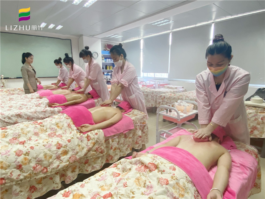 使用經(jīng)絡刷的注意事項，南寧美容職業(yè)學校課堂分享