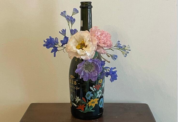 南寧哪里可以學(xué)花藝？先來看看酒瓶插花作品