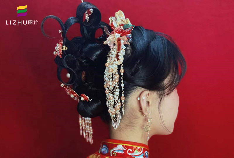 中式秀禾發(fā)型圖片，廣西學習化妝盤發(fā)教程