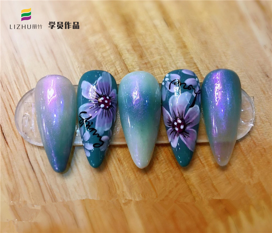 日式花卉美甲圖片，廣西南寧美甲培訓(xùn)學(xué)員作品