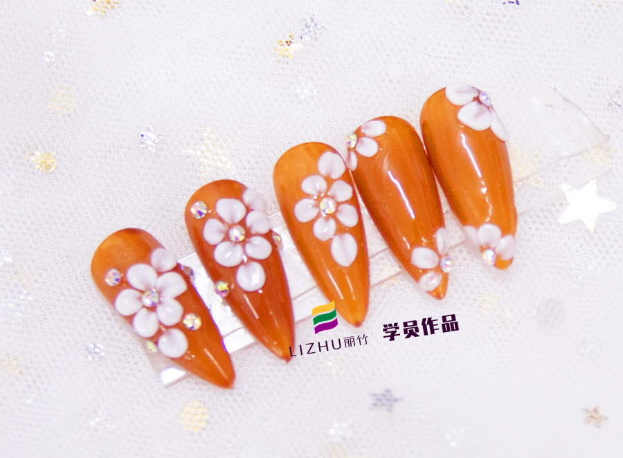 五瓣花雕花美甲，南寧美甲學(xué)校短期訓(xùn)練班作品