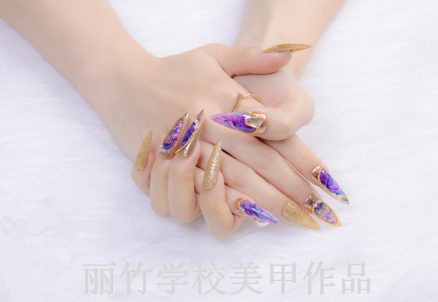 尖形甲怎么做才好看？南寧美甲專業(yè)學校做分析