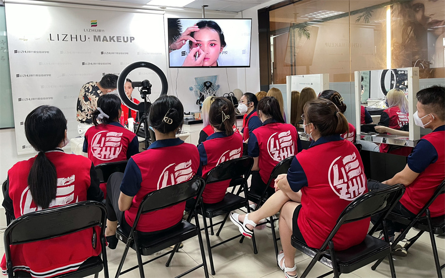 國風(fēng)妝容造型課堂 ，都是復(fù)古回憶的味道