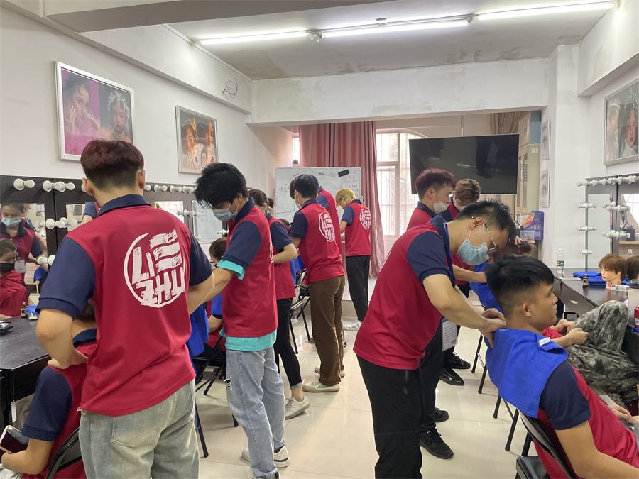 美發(fā)按摩實(shí)訓(xùn)，南寧美發(fā)專(zhuān)業(yè)學(xué)校洗護(hù)課程