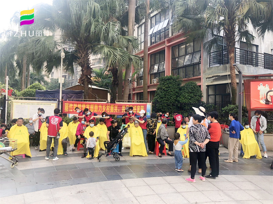 南寧美容美發(fā)學(xué)校公益活動(dòng)，居民們連連稱贊