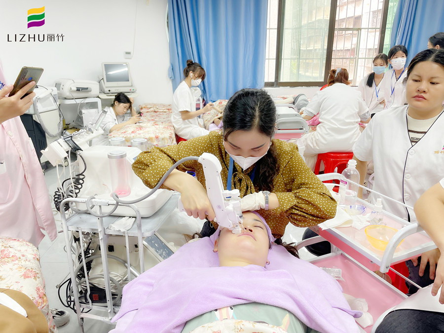 美容院該如何選擇美容儀器？廣西美容儀器培訓(xùn)班教你
