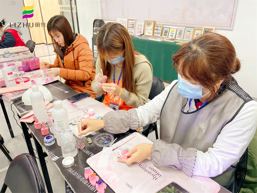 學(xué)美甲有年齡限制嗎？南寧專業(yè)美甲師培訓(xùn)學(xué)校告訴你