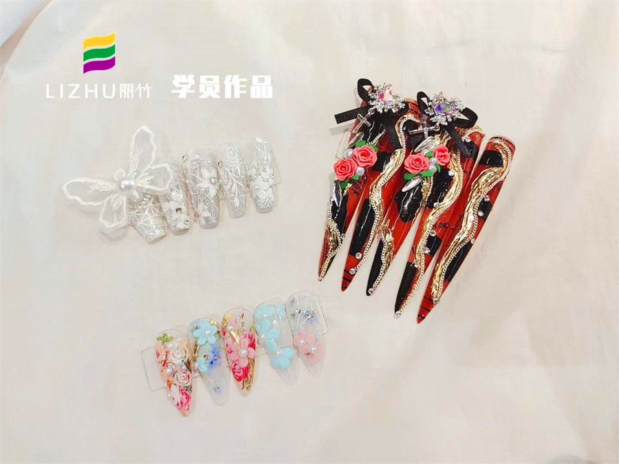 雕花設(shè)計美甲，廣西美甲課堂實訓作品
