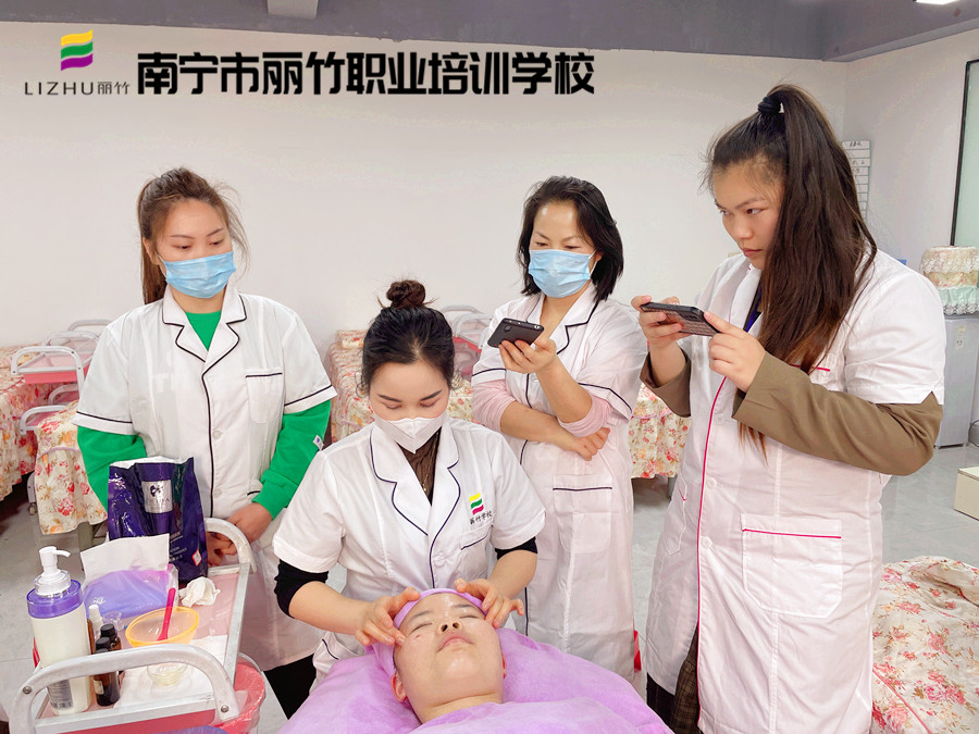 點按太陽（xue）的注意事項，南寧按摩學校培訓內容
