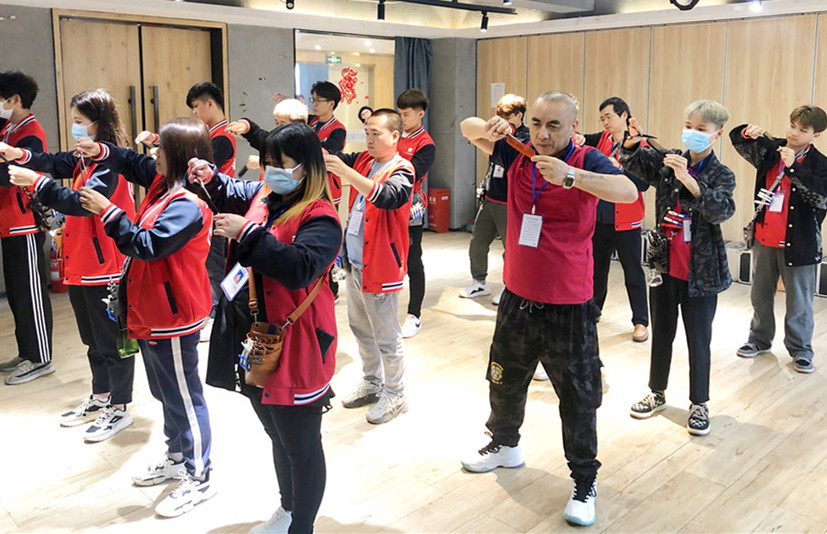 美發(fā)剪刀操作注意事項，南寧美發(fā)師培訓(xùn)基礎(chǔ)課程