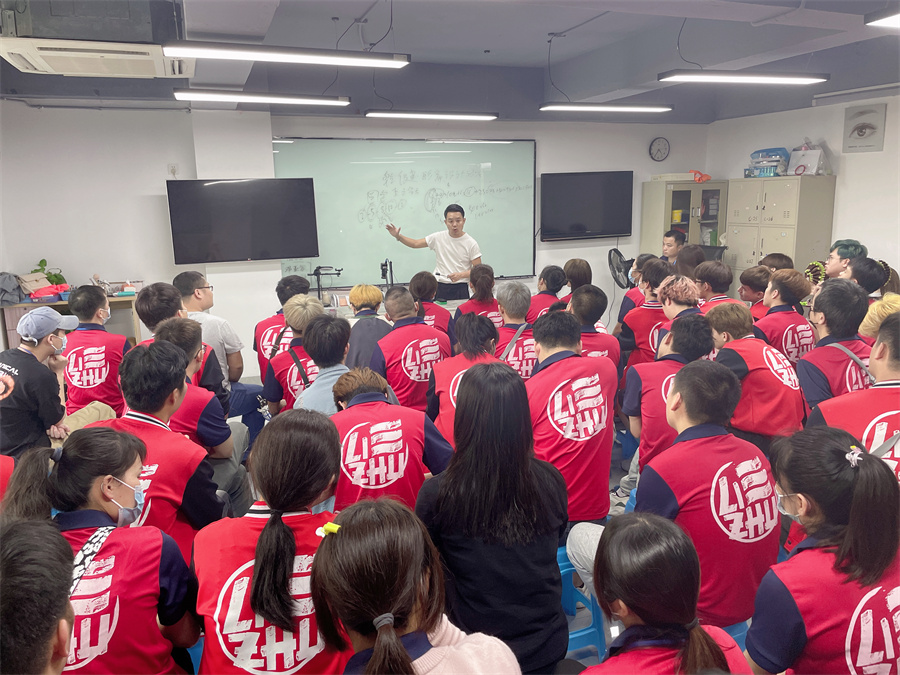 廣西美發(fā)學(xué)校哪家推薦工作？到麗竹學(xué)校就業(yè)宣講會(huì)