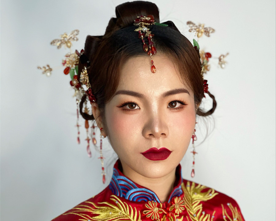 東方新娘造型，廣西新娘彩妝學(xué)校演繹中式浪漫