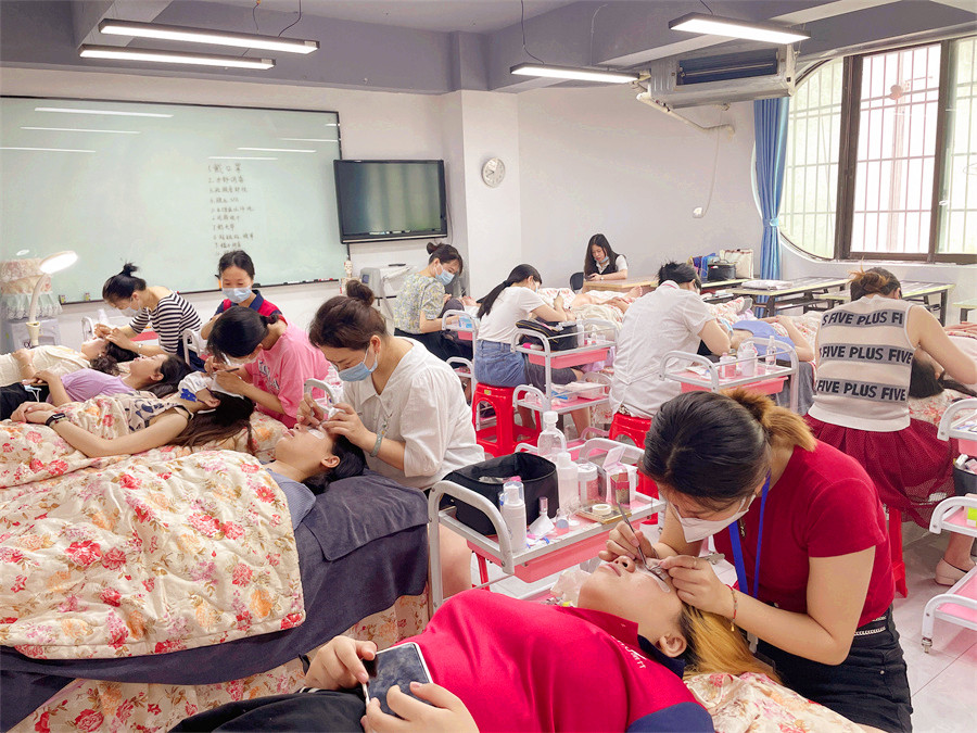圓滿結束！麗竹美睫時尚款式造型班