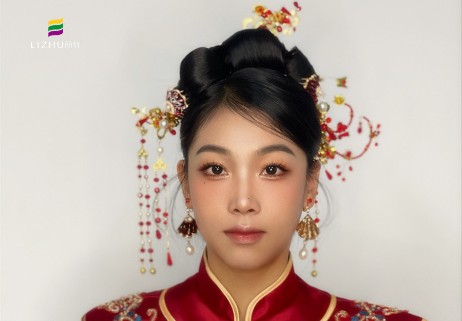 秀禾新娘造型，廣西新娘化妝造型學(xué)校演繹中國風(fēng)