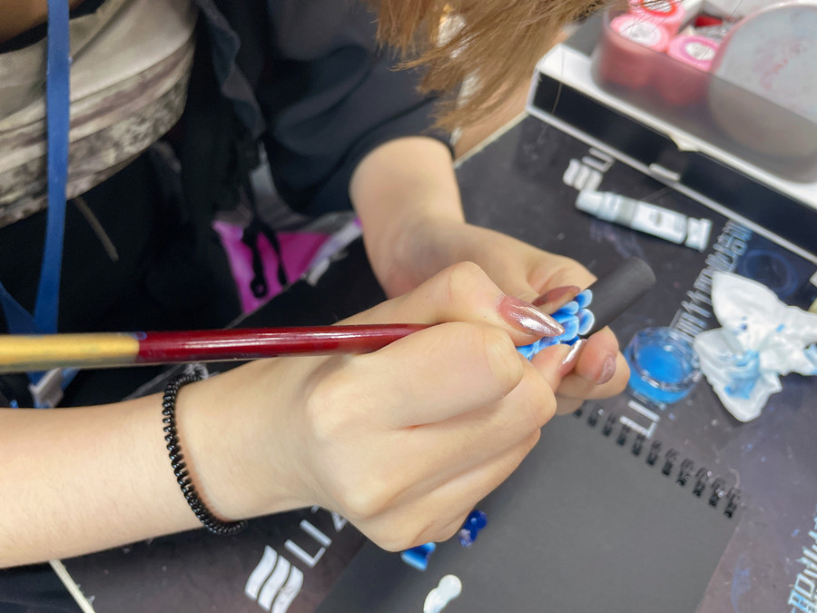 美甲排筆彩繪技巧，廣西美甲培訓(xùn)